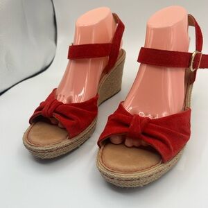 ⸻
❤️ Børn Red Suede Espadrille Wedge Sandals